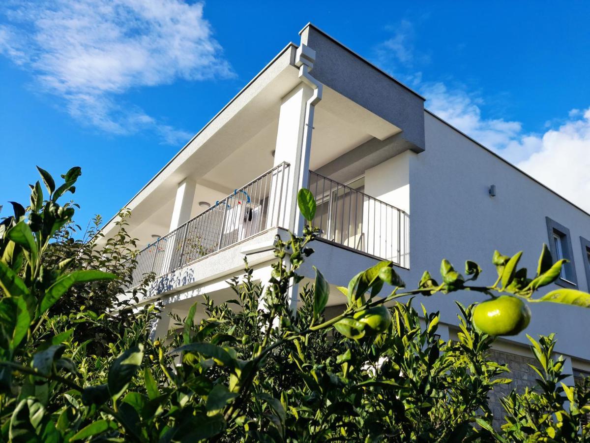 Guest House Djonovic Petrovac Екстериор снимка