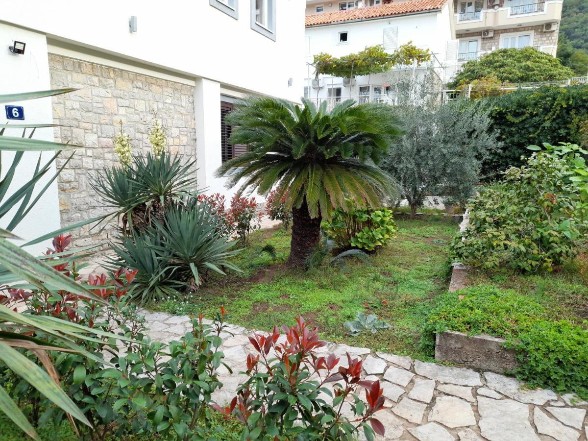 Guest House Djonovic Petrovac Екстериор снимка