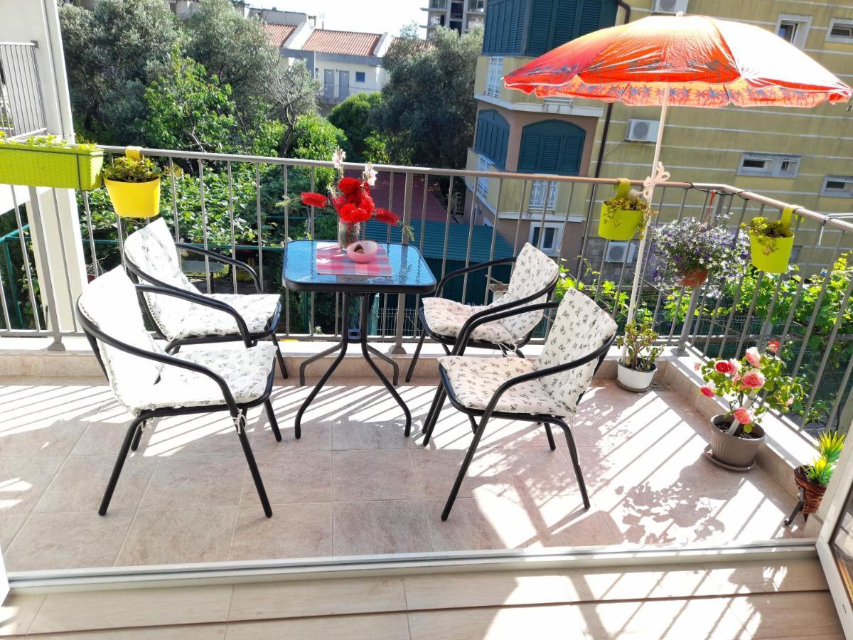 Guest House Djonovic Petrovac Екстериор снимка