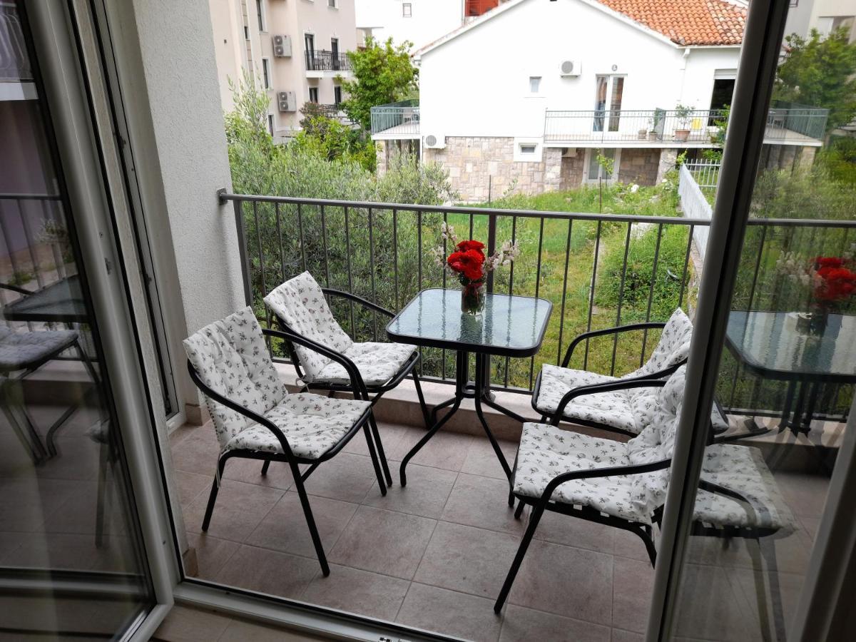 Guest House Djonovic Petrovac Екстериор снимка