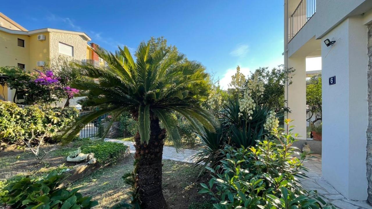 Guest House Djonovic Petrovac Екстериор снимка