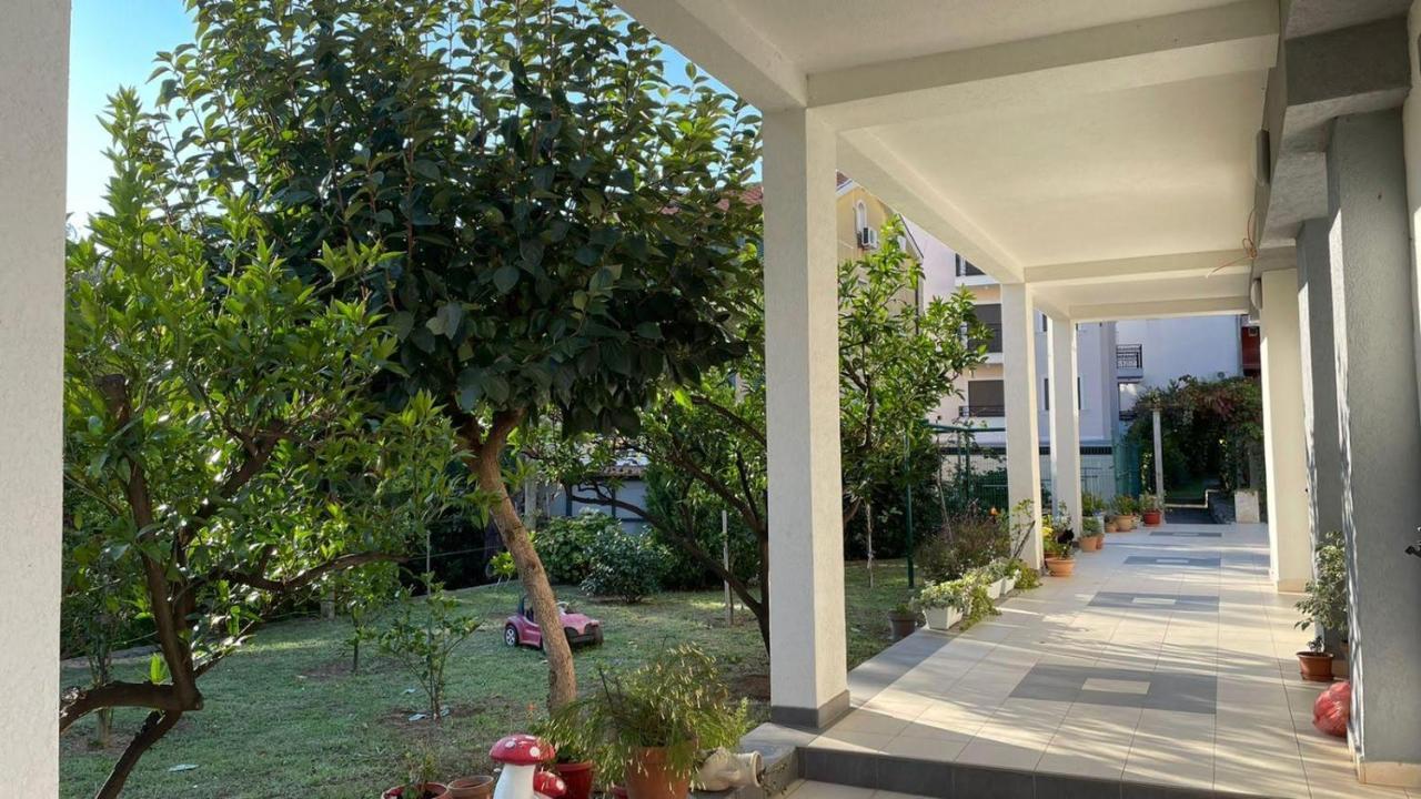 Guest House Djonovic Petrovac Екстериор снимка