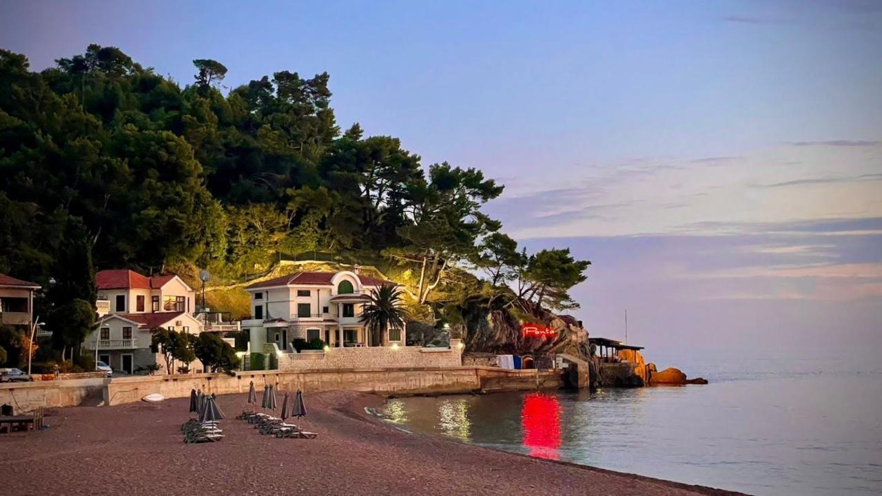 Guest House Djonovic Petrovac Екстериор снимка