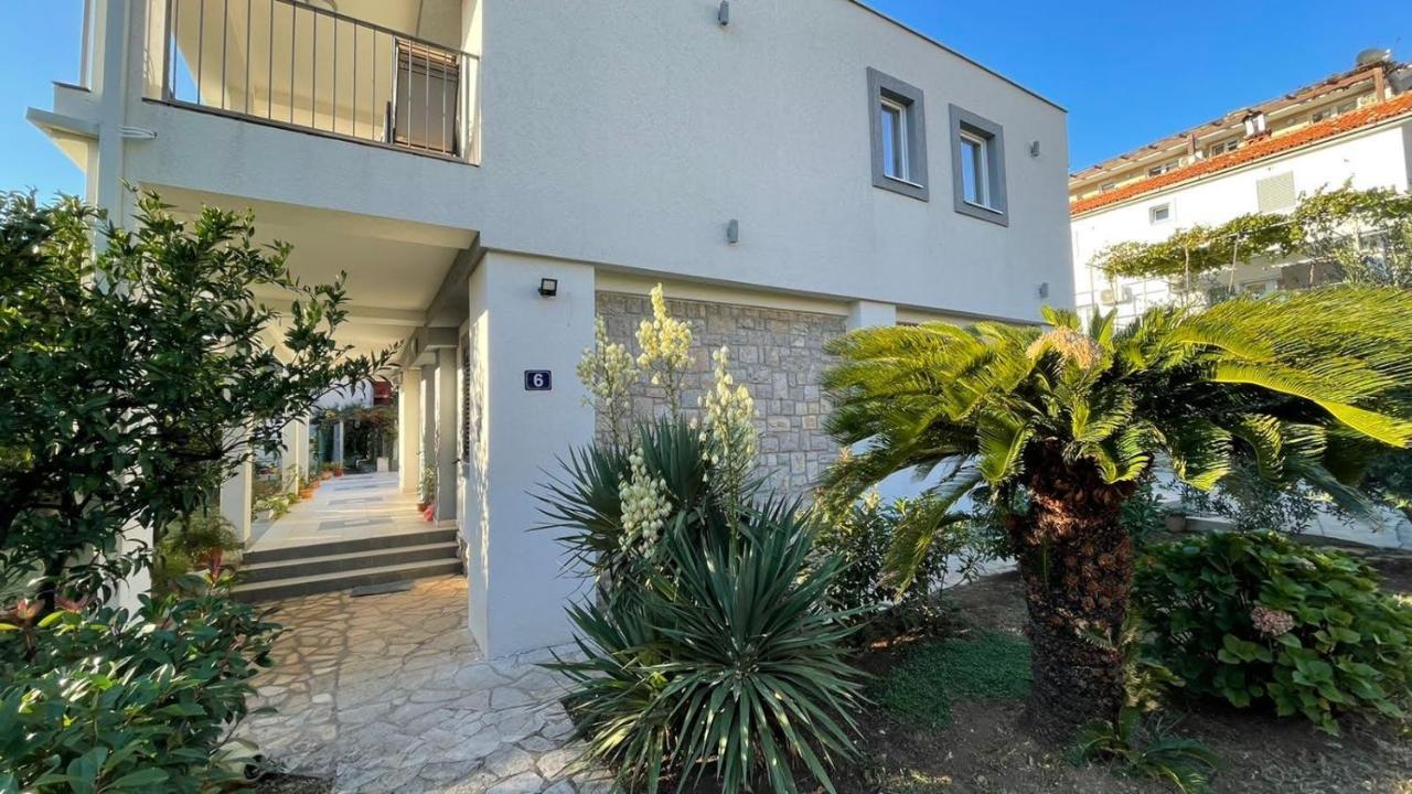 Guest House Djonovic Petrovac Екстериор снимка