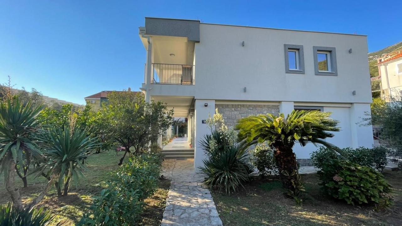 Guest House Djonovic Petrovac Екстериор снимка
