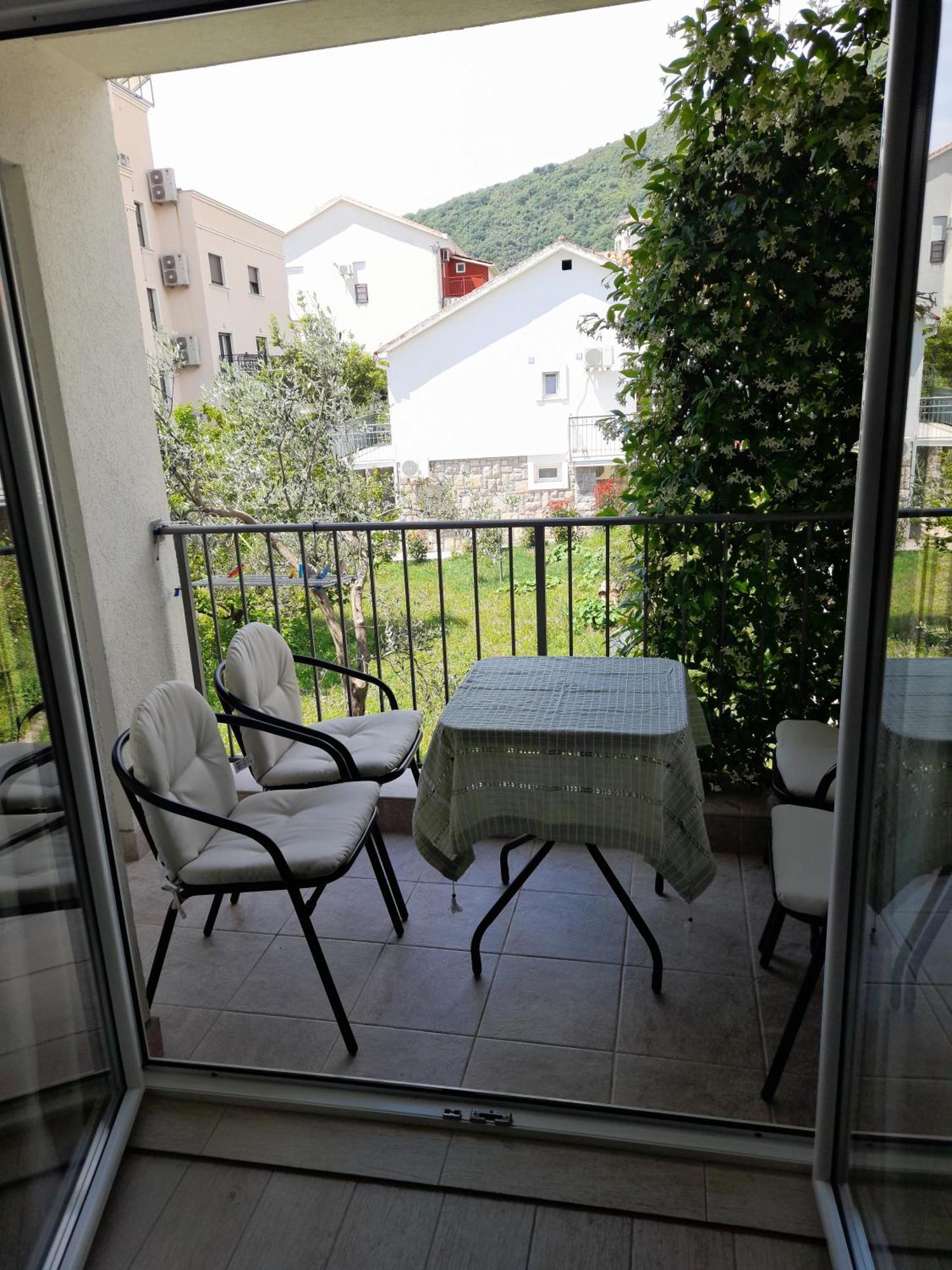 Guest House Djonovic Petrovac Екстериор снимка