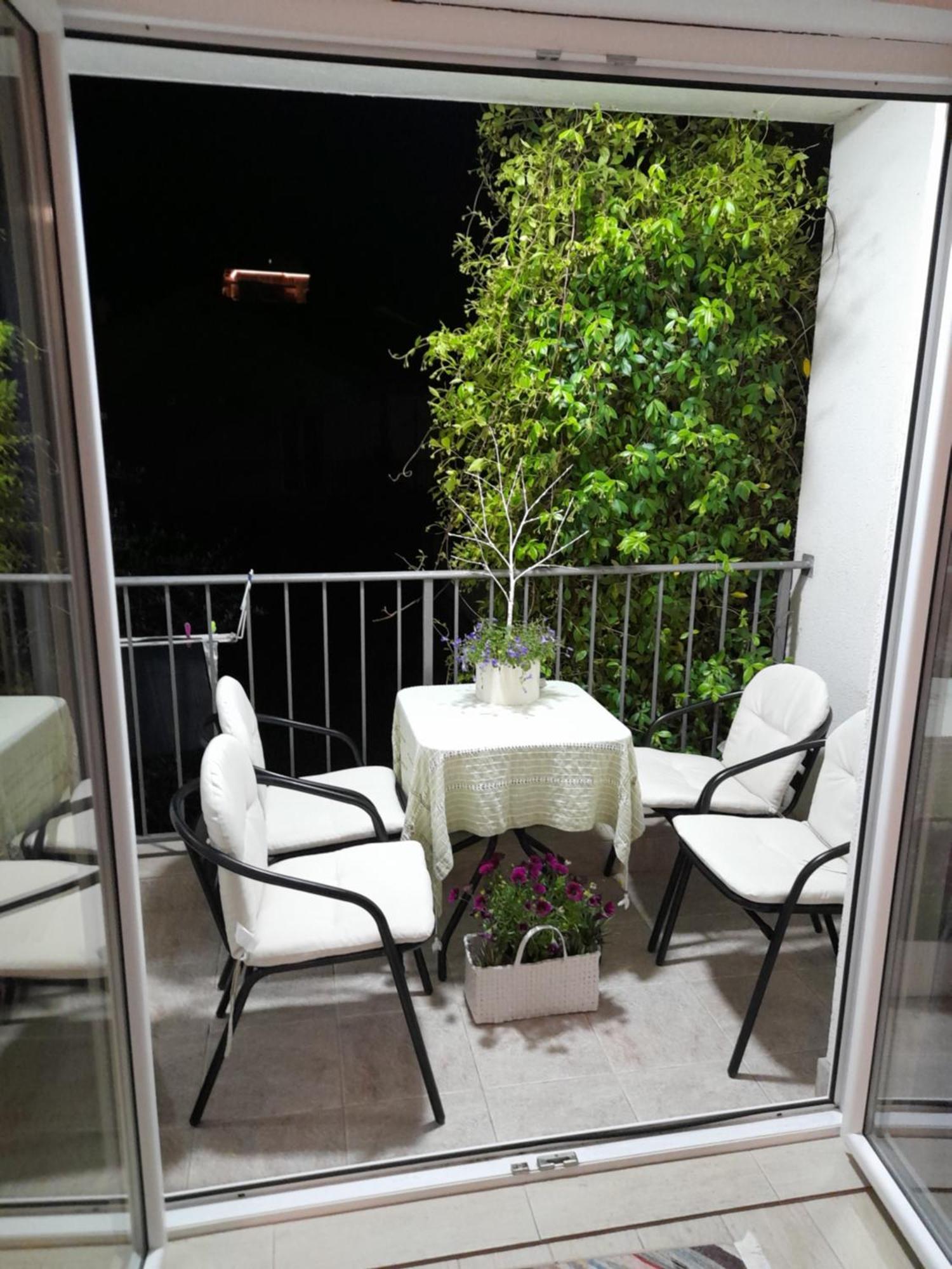 Guest House Djonovic Petrovac Екстериор снимка