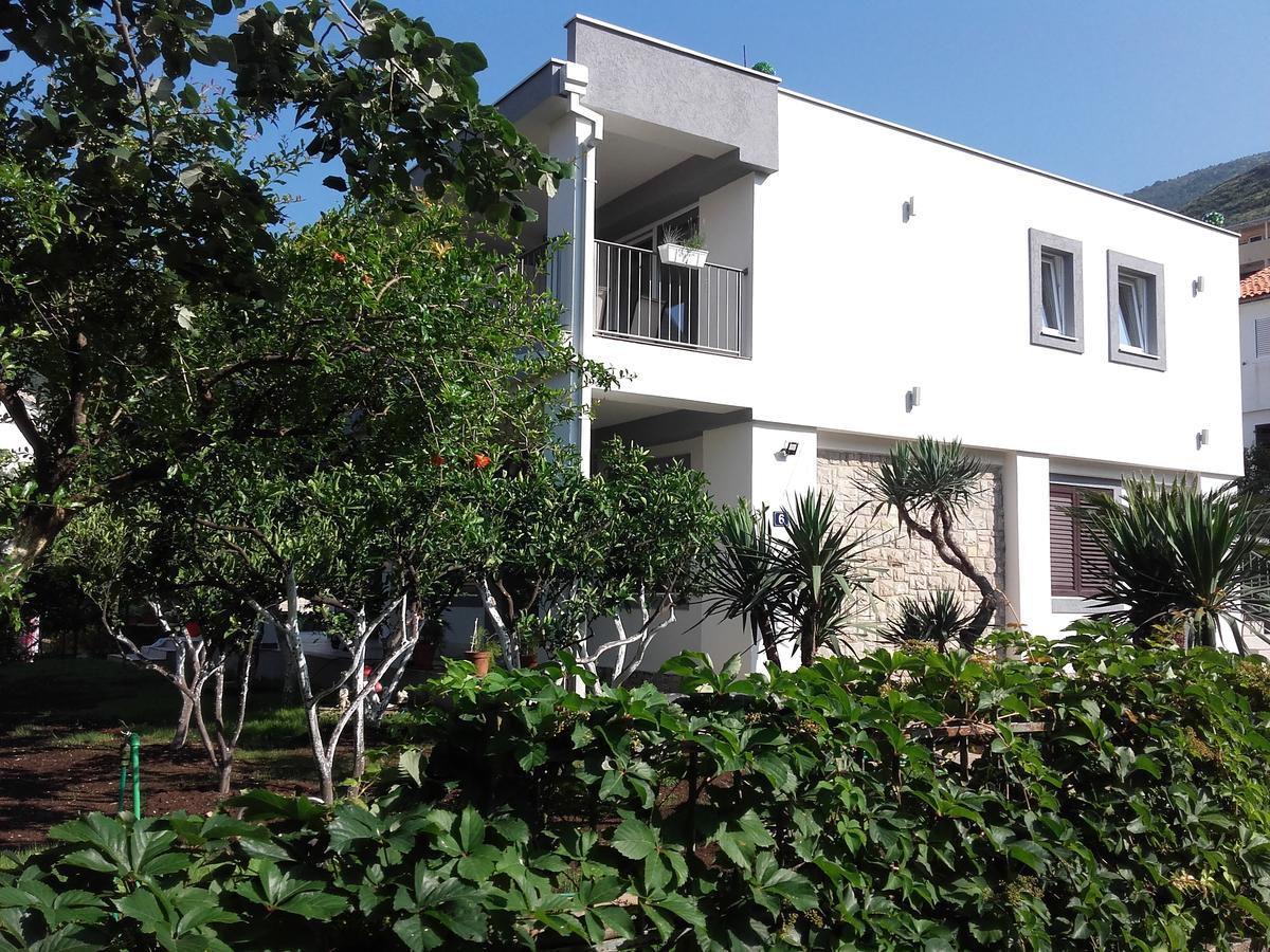 Guest House Djonovic Petrovac Екстериор снимка