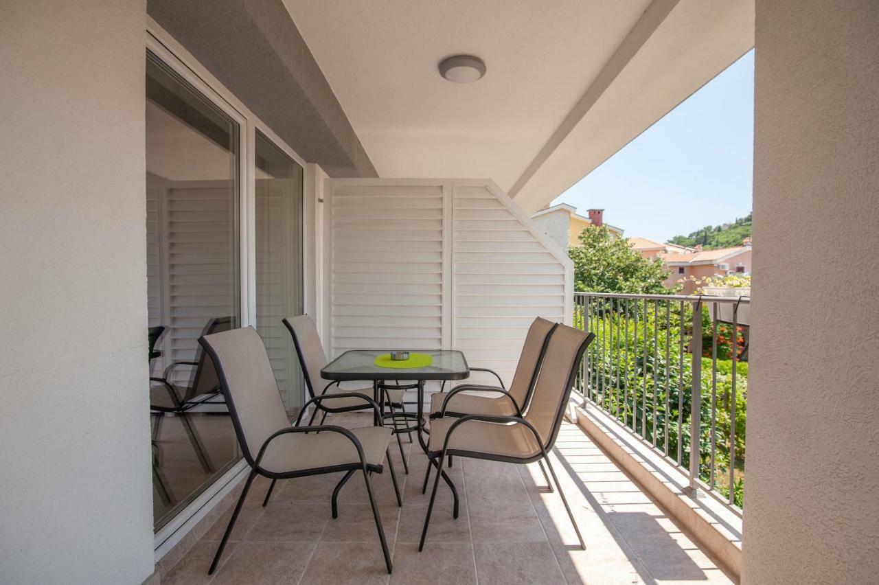 Guest House Djonovic Petrovac Екстериор снимка
