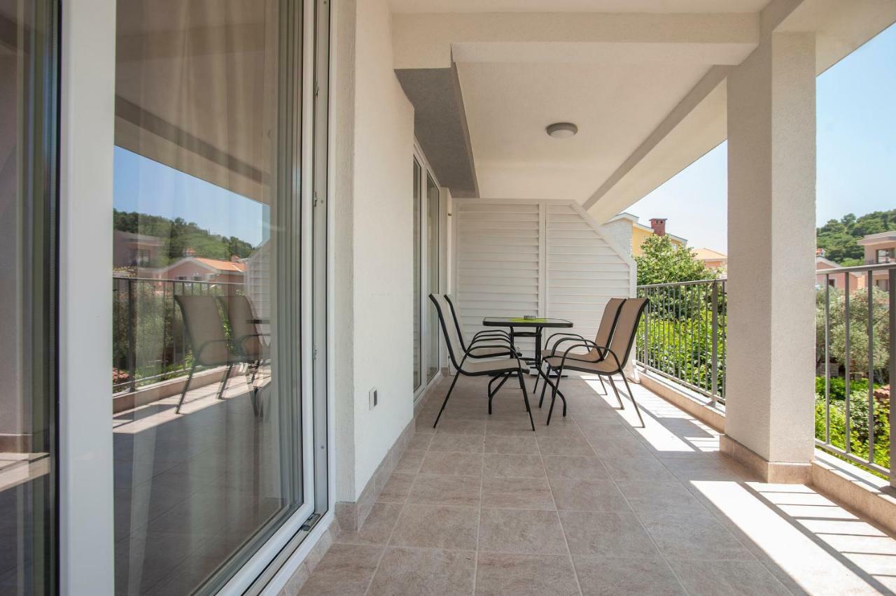 Guest House Djonovic Petrovac Екстериор снимка