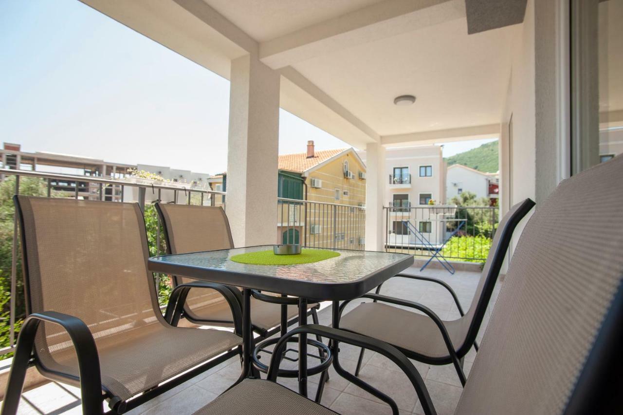 Guest House Djonovic Petrovac Екстериор снимка