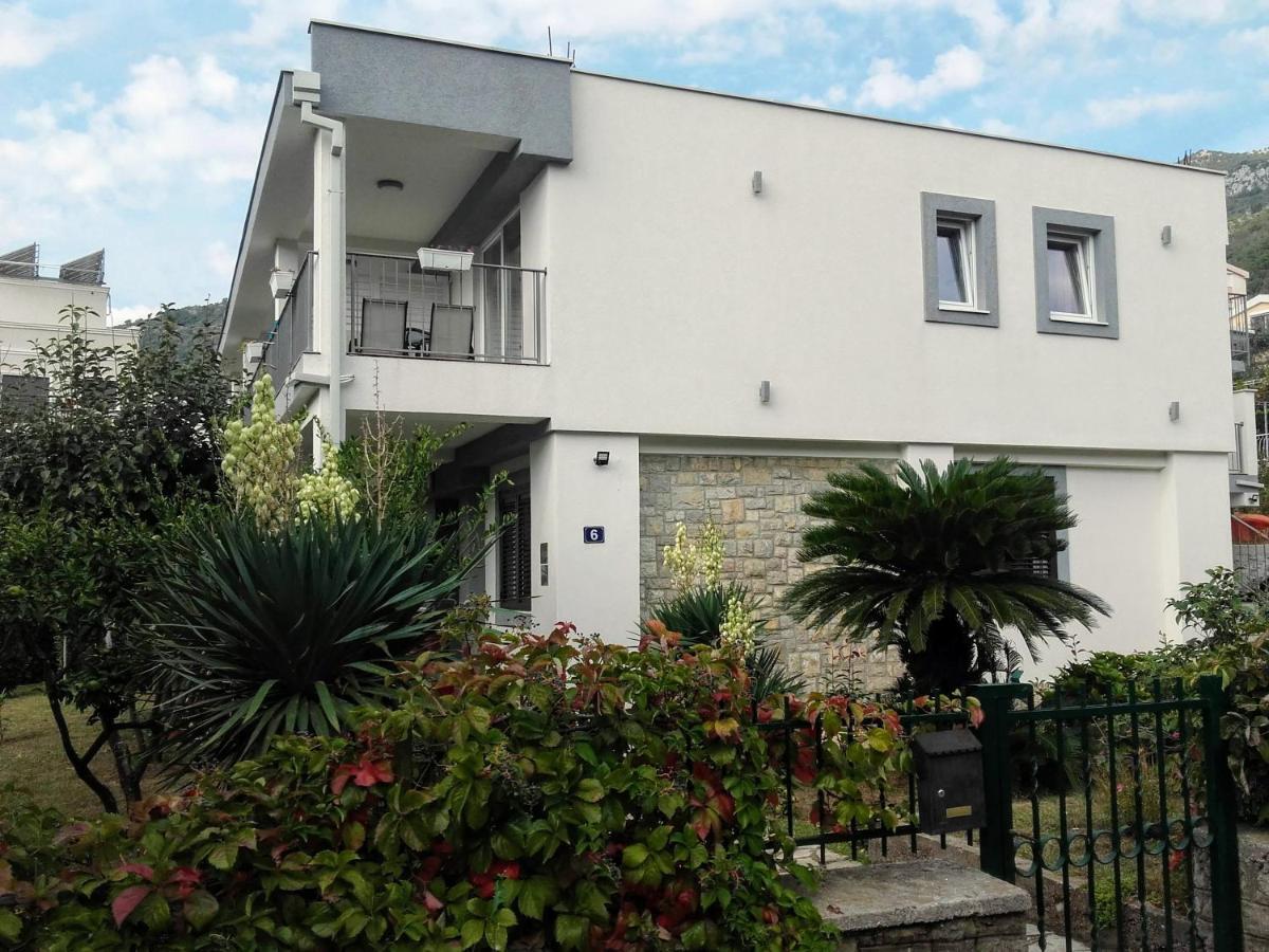 Guest House Djonovic Petrovac Екстериор снимка