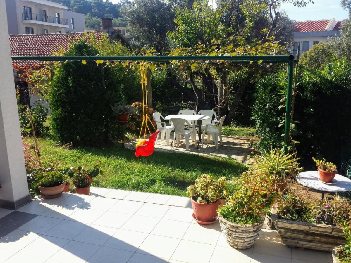 Guest House Djonovic Petrovac Екстериор снимка