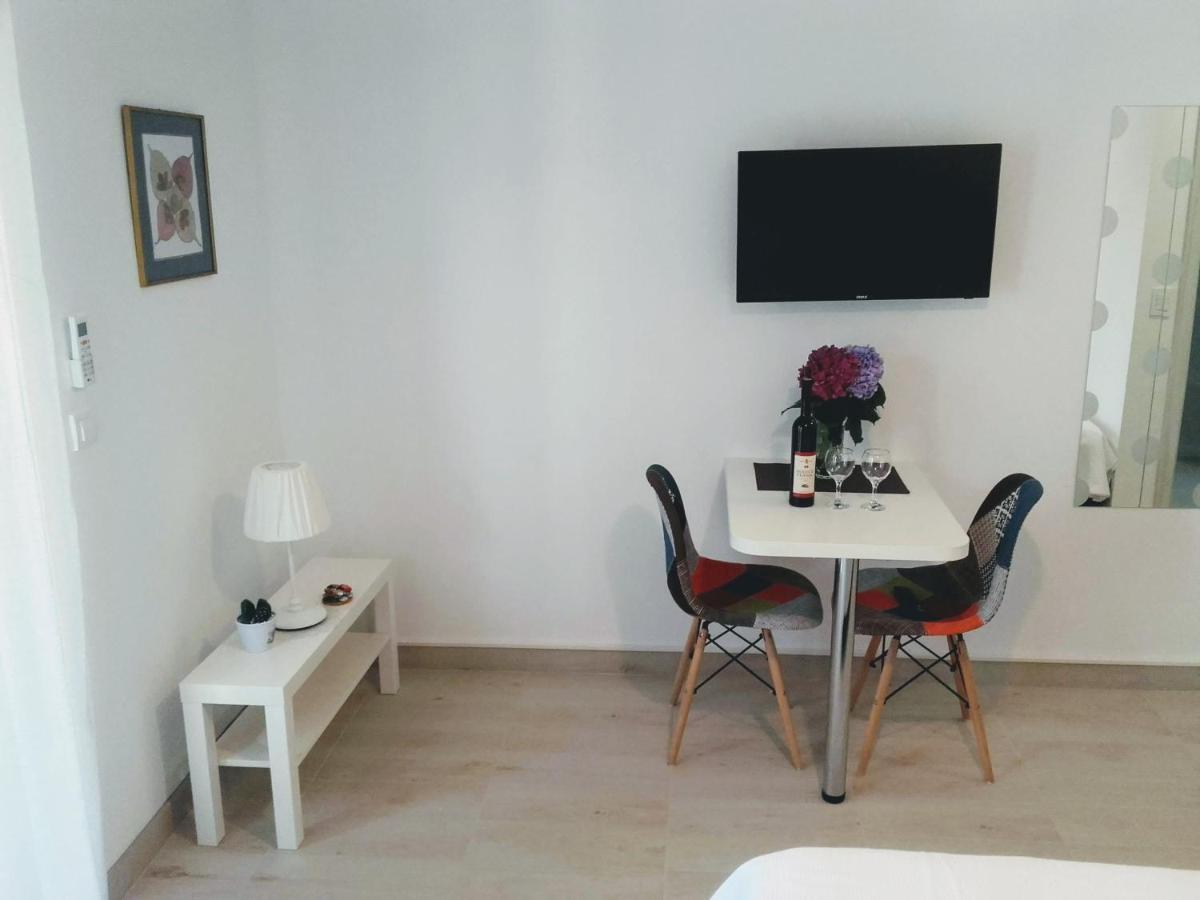 Guest House Djonovic Petrovac Екстериор снимка