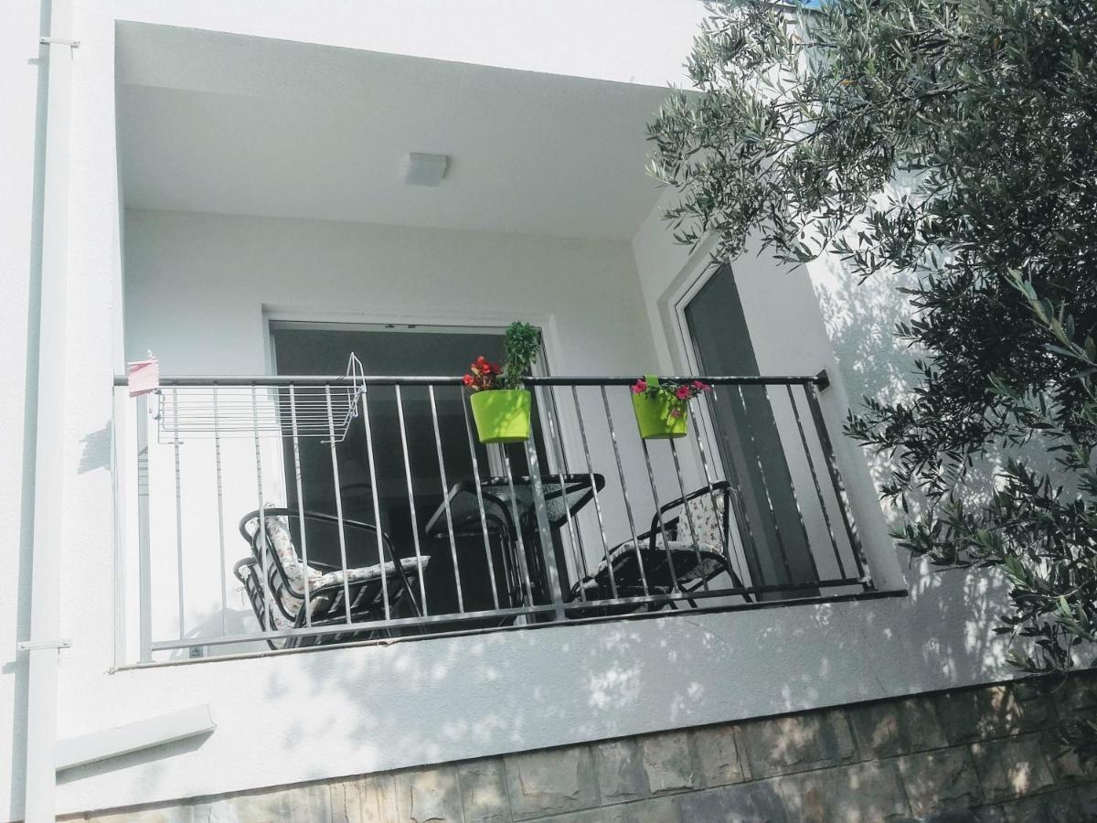 Guest House Djonovic Petrovac Екстериор снимка