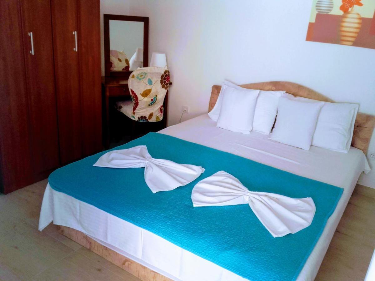 Guest House Djonovic Petrovac Екстериор снимка