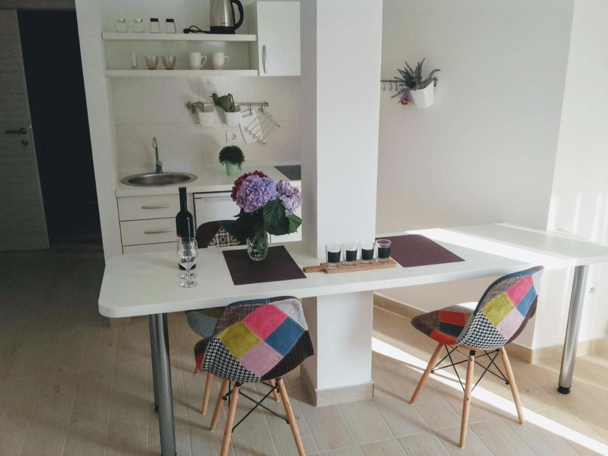 Guest House Djonovic Petrovac Екстериор снимка